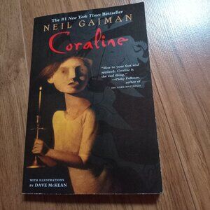Coraline by Neil Gaiman Book - Paperback